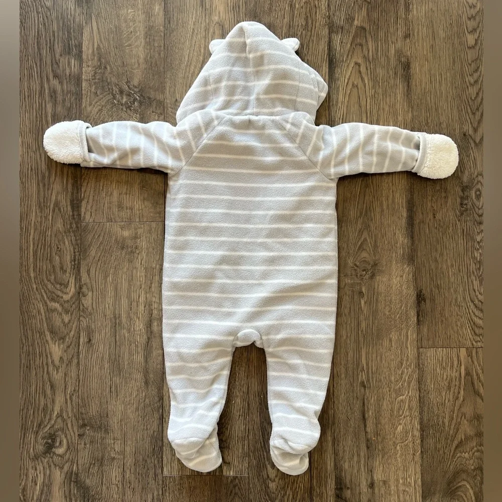 Old Navy Bunting Winter onesie - 6-12 Months